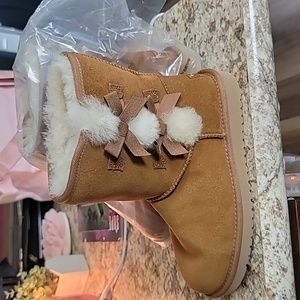 Koolaburra by UGGs NEW sheepskin bow boots size 7